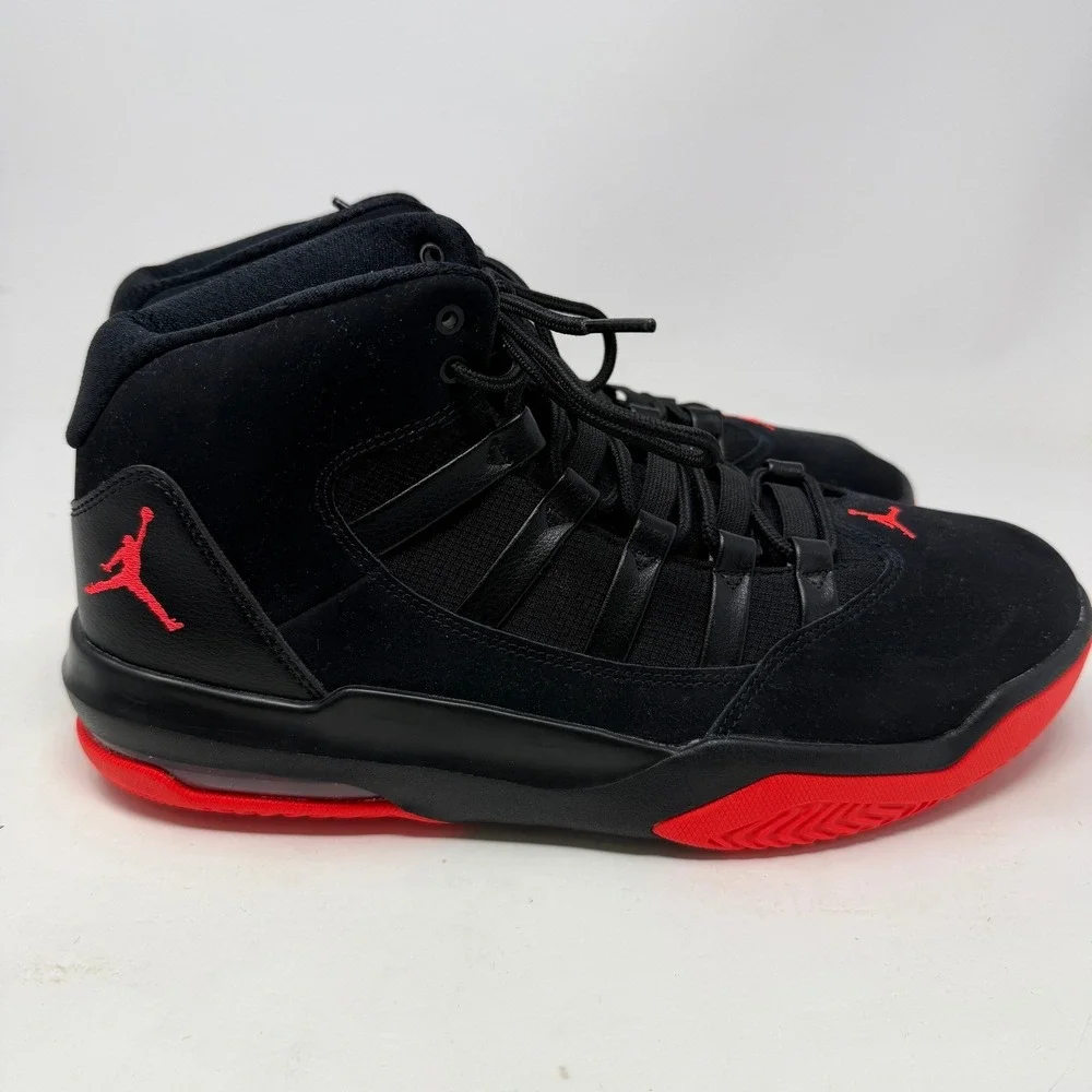 Jordan Basketball Shoes Mens 11 Max Aura 4 Black University Red AQ9084-060 EUC